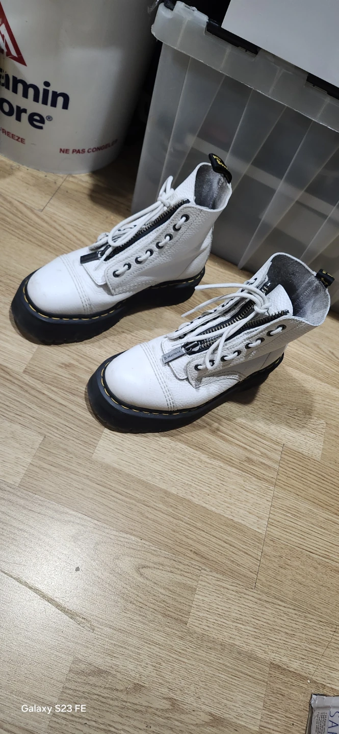 Dr. Martens White Leather Boots. please is firm - photo 2