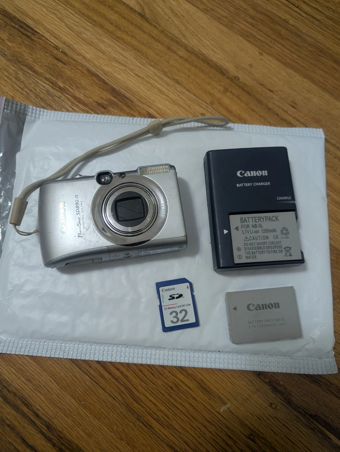 Canon PowerShot Digital ELPH SD890 IS Digital Camera ( USED )