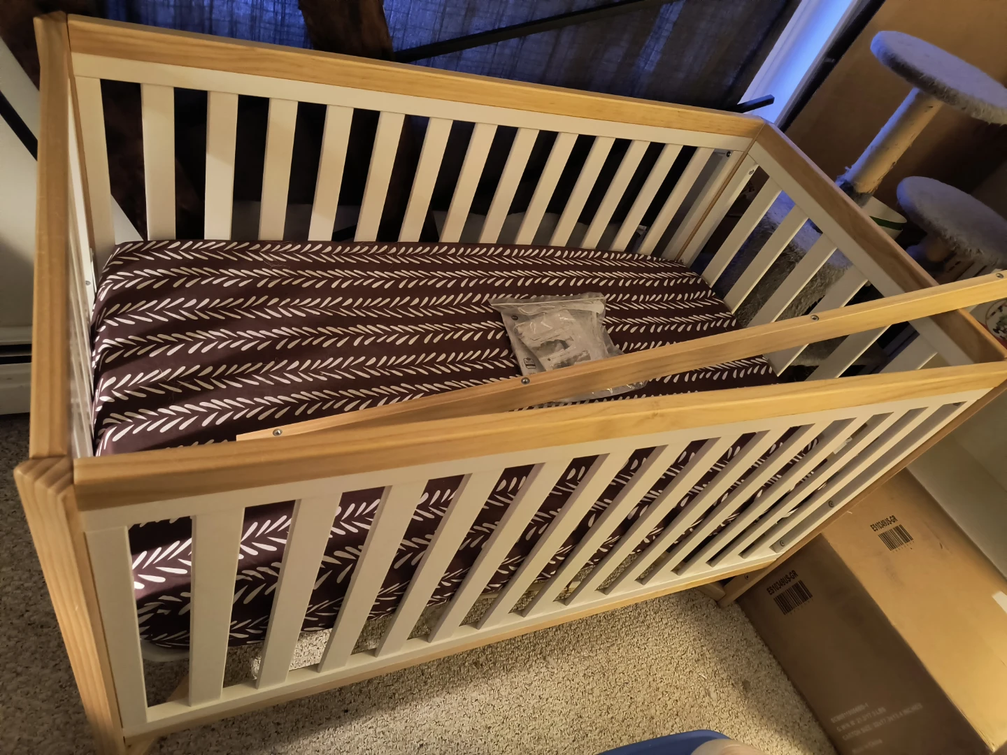 Convertible Baby Crib - White & Wood - photo 2