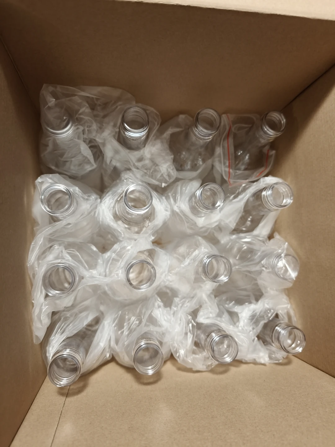 24 high quality plastic bottles 750 ml with caps - photo 3