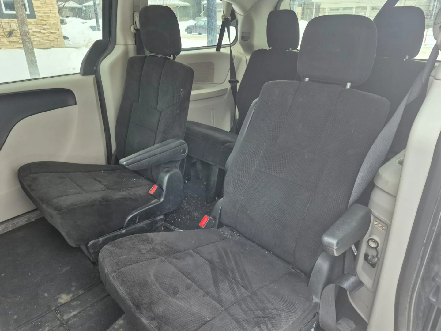 Dodge Grand Caravan - Black Minivan - photo 4