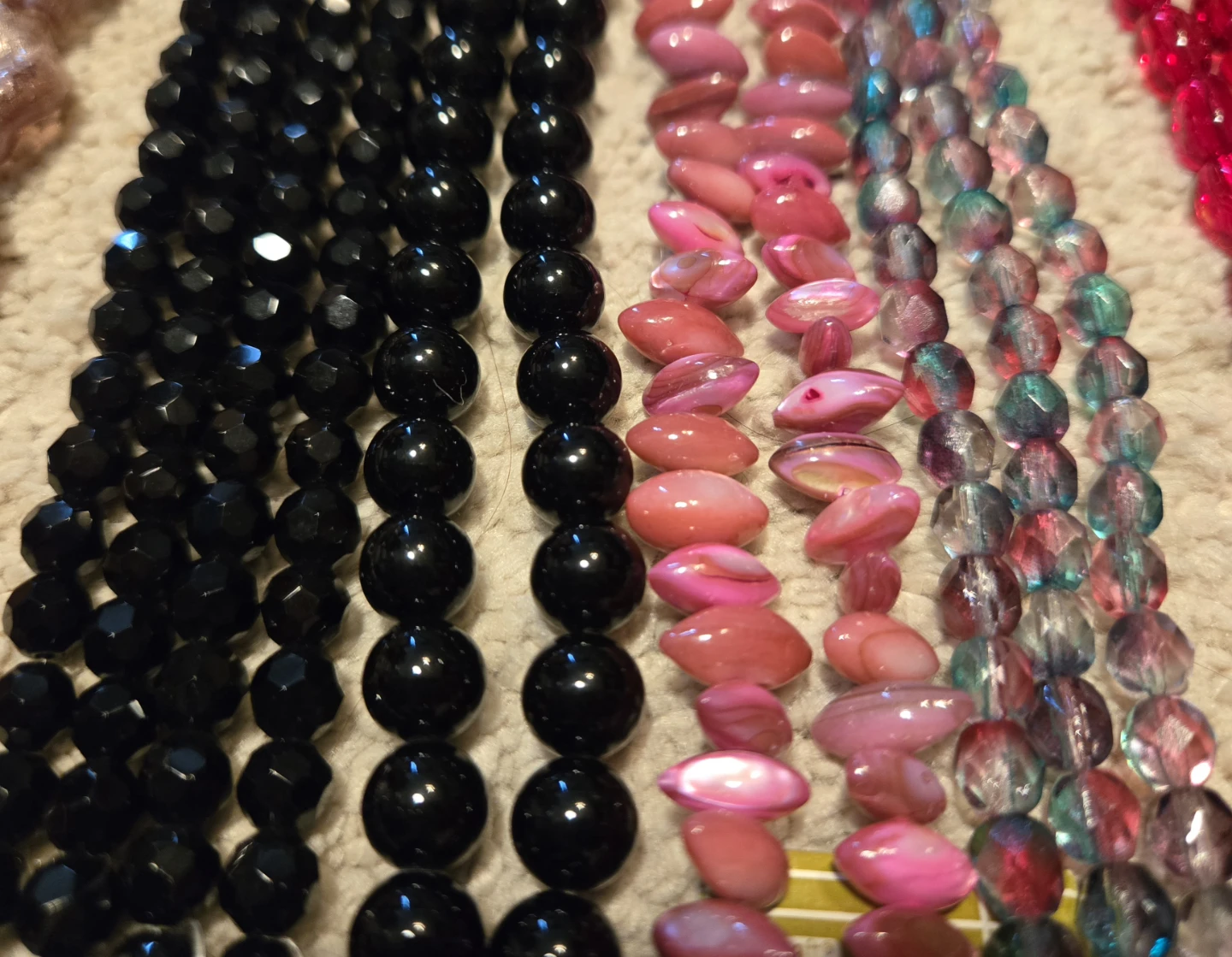 Lot of Assorted Bead Strands (Lot W) - photo 4