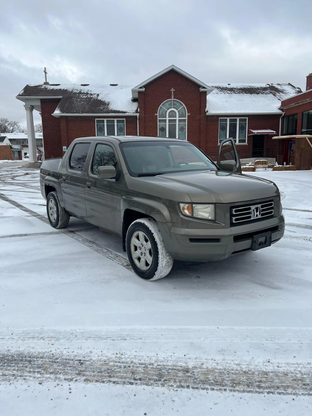 Honda Ridgeline 4WD Pickup Truck