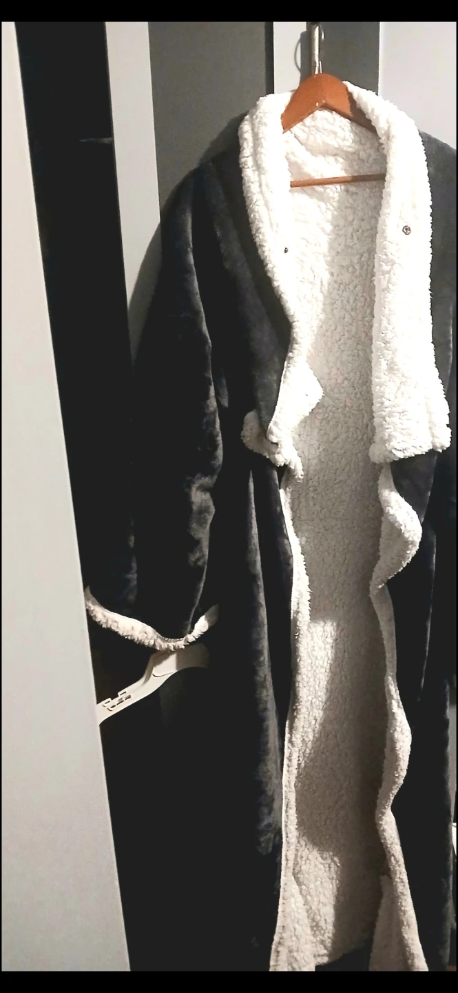 Cozy Gray Sherpa wearable warm Blanket NWOT