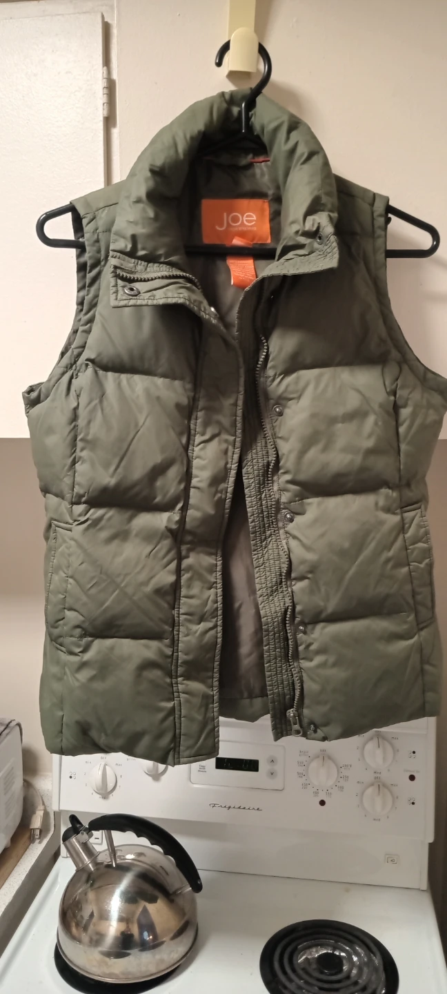 Womans Joe Fresh Puffer Vest - Olive Green -Size small. - photo 2