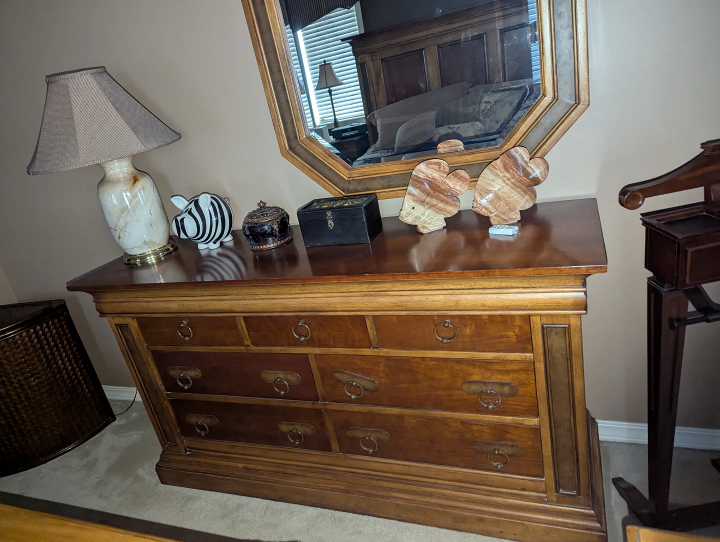Bedroom Set - Dresser, Nightstands, Bed Frame king - photo 2