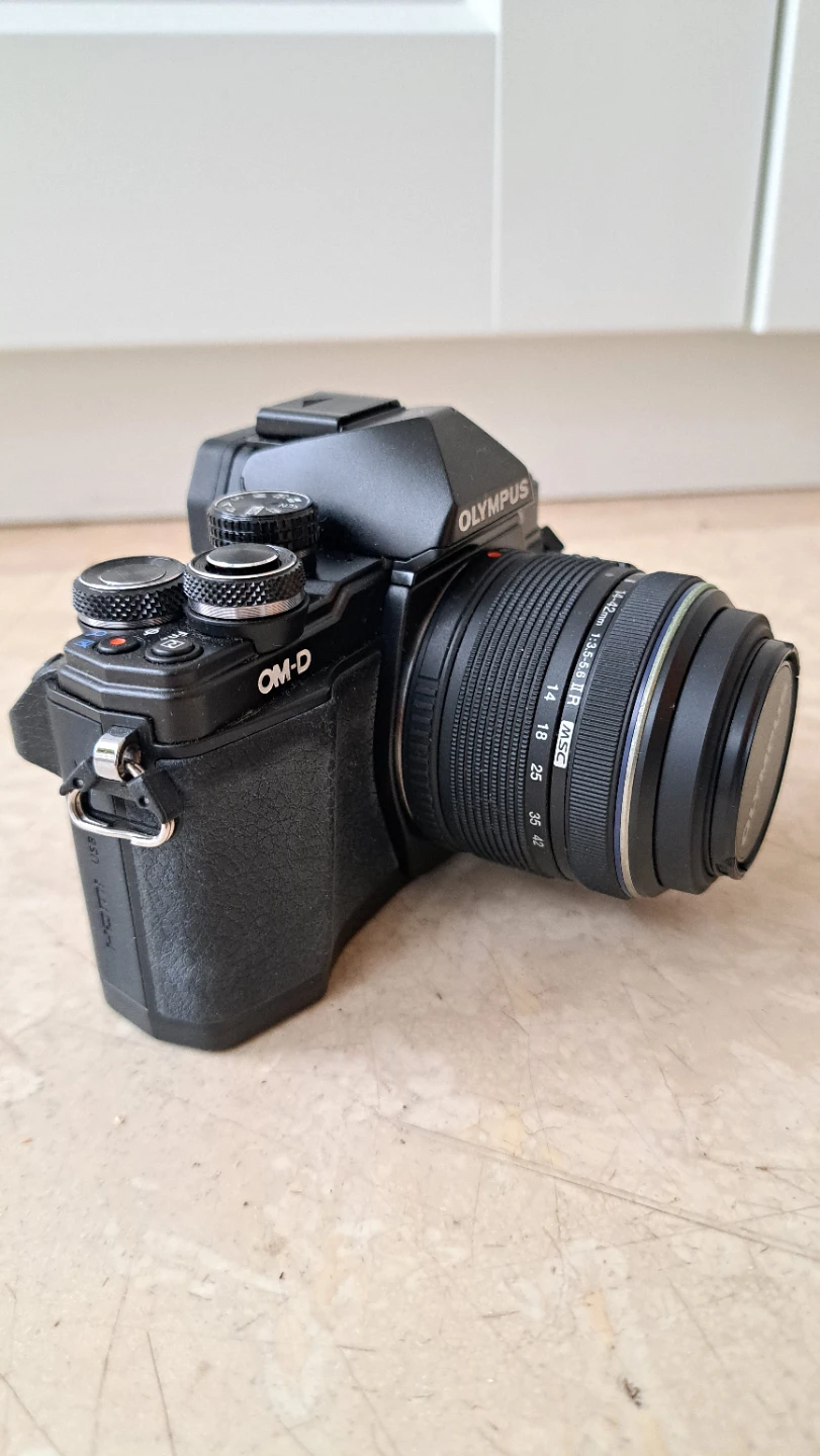 Olympus OM-D E-M10 Mark II Mirrorless Camera with 14-42mm lens 🥕 - photo 2