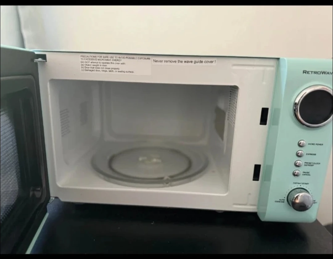 Nostalgia RetroWave Microwave - Mint Green