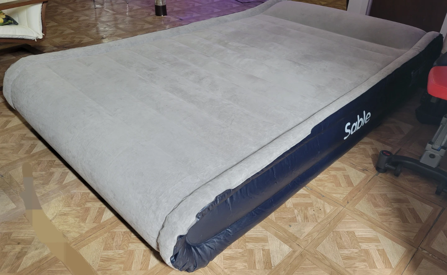 Fully size, Sable air mattress with build in pump - photo 2