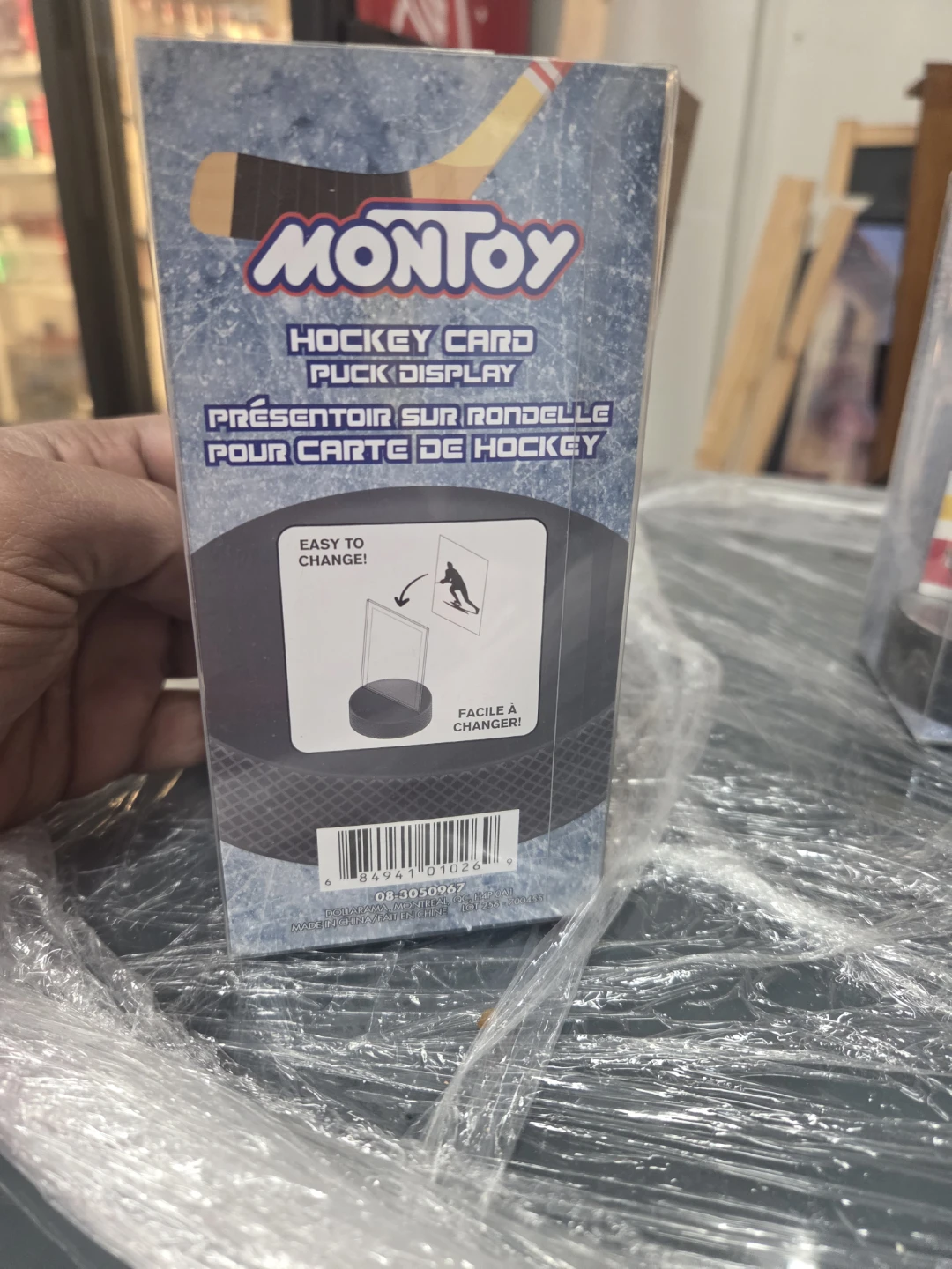 Montoy Hockey Card Puck Display - photo 3