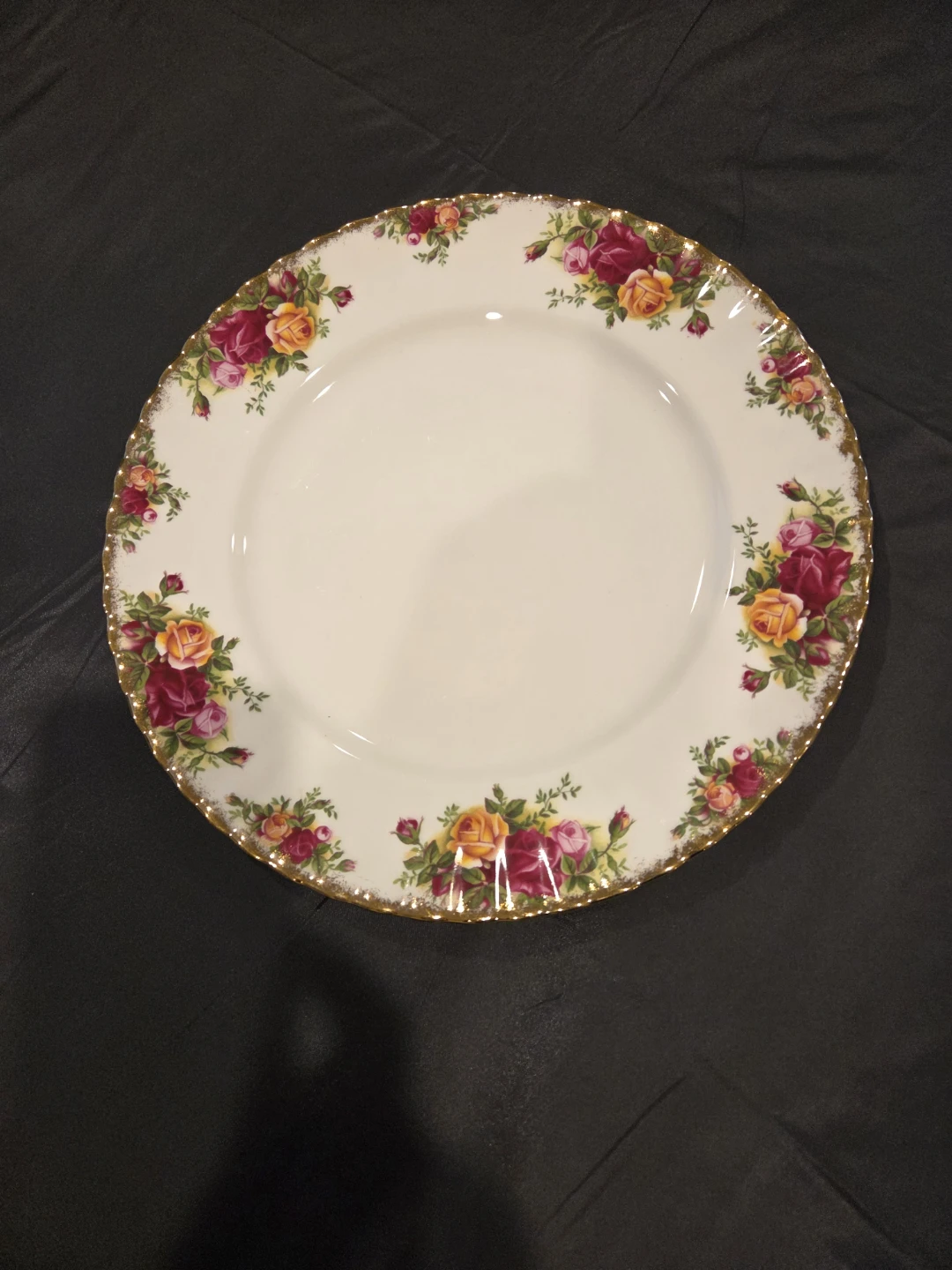 Royal Albert Old Country Roses dinner Plate