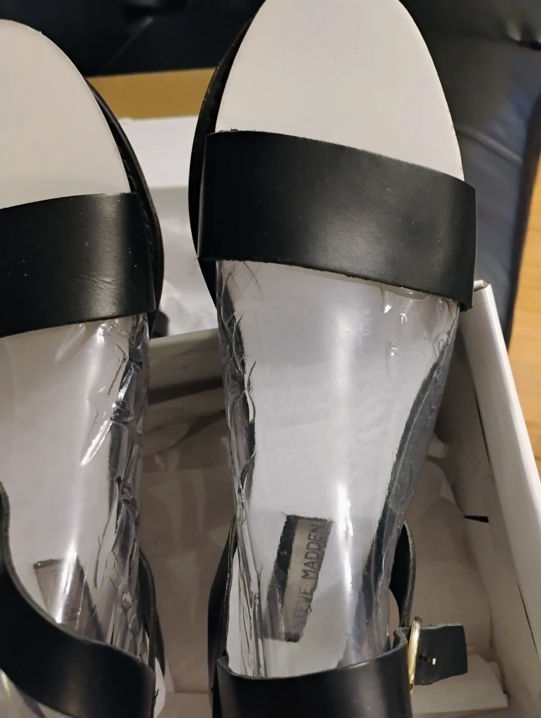 Steve Madden Donddi Black Leather Sandals - Size 8 - photo 2