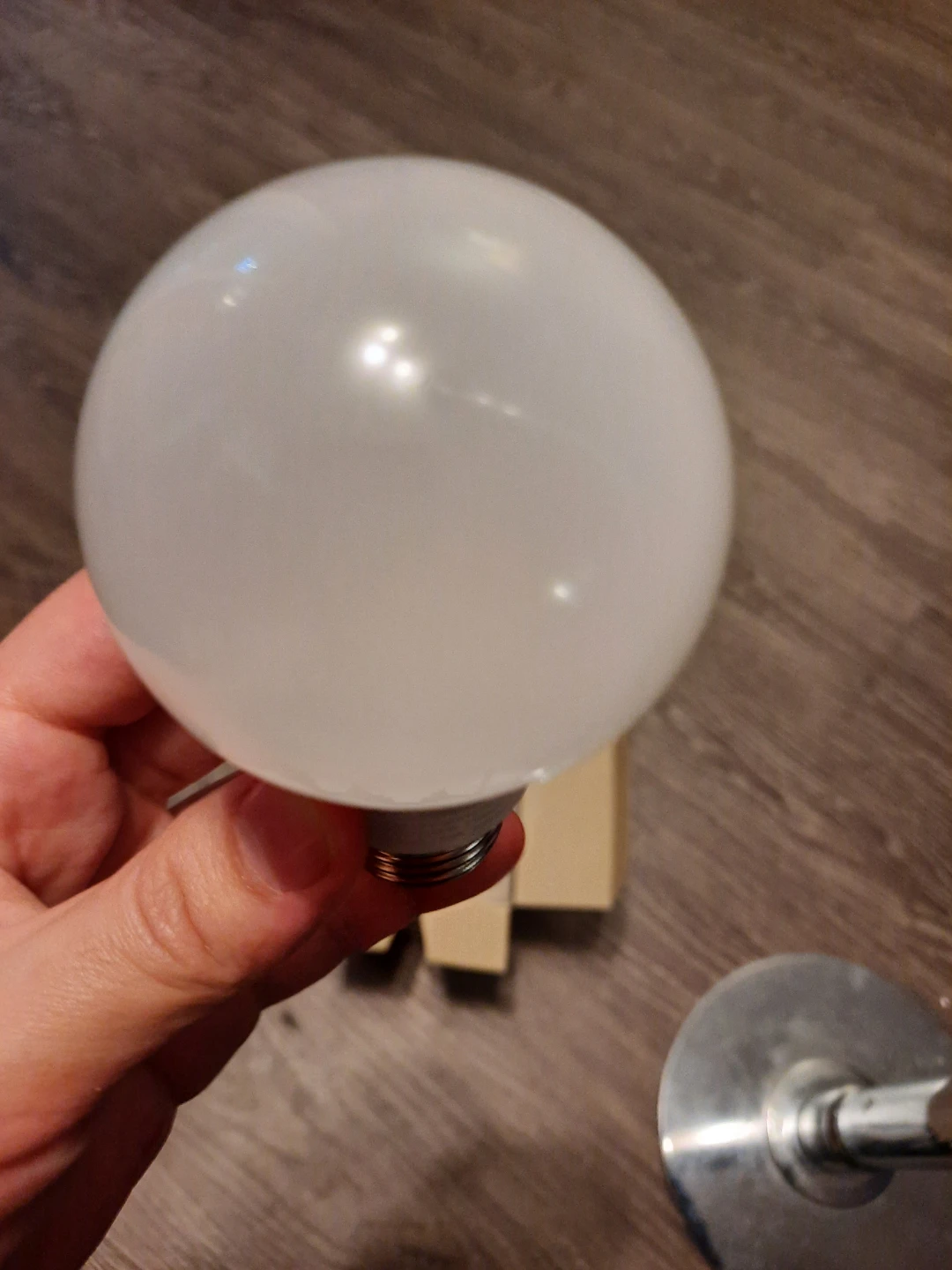 8 LED bulbs - New in Box - photo 2