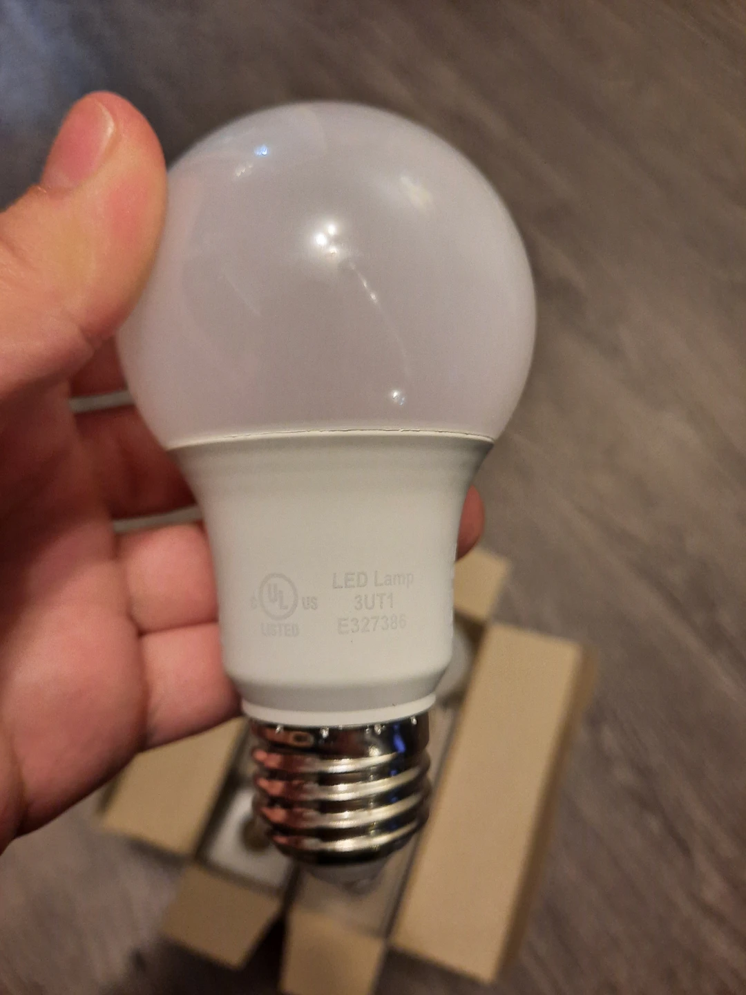 8 LED bulbs - New in Box - photo 3