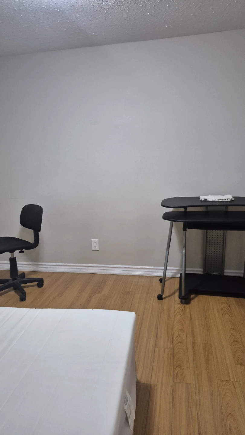 Room on rent - photo 4