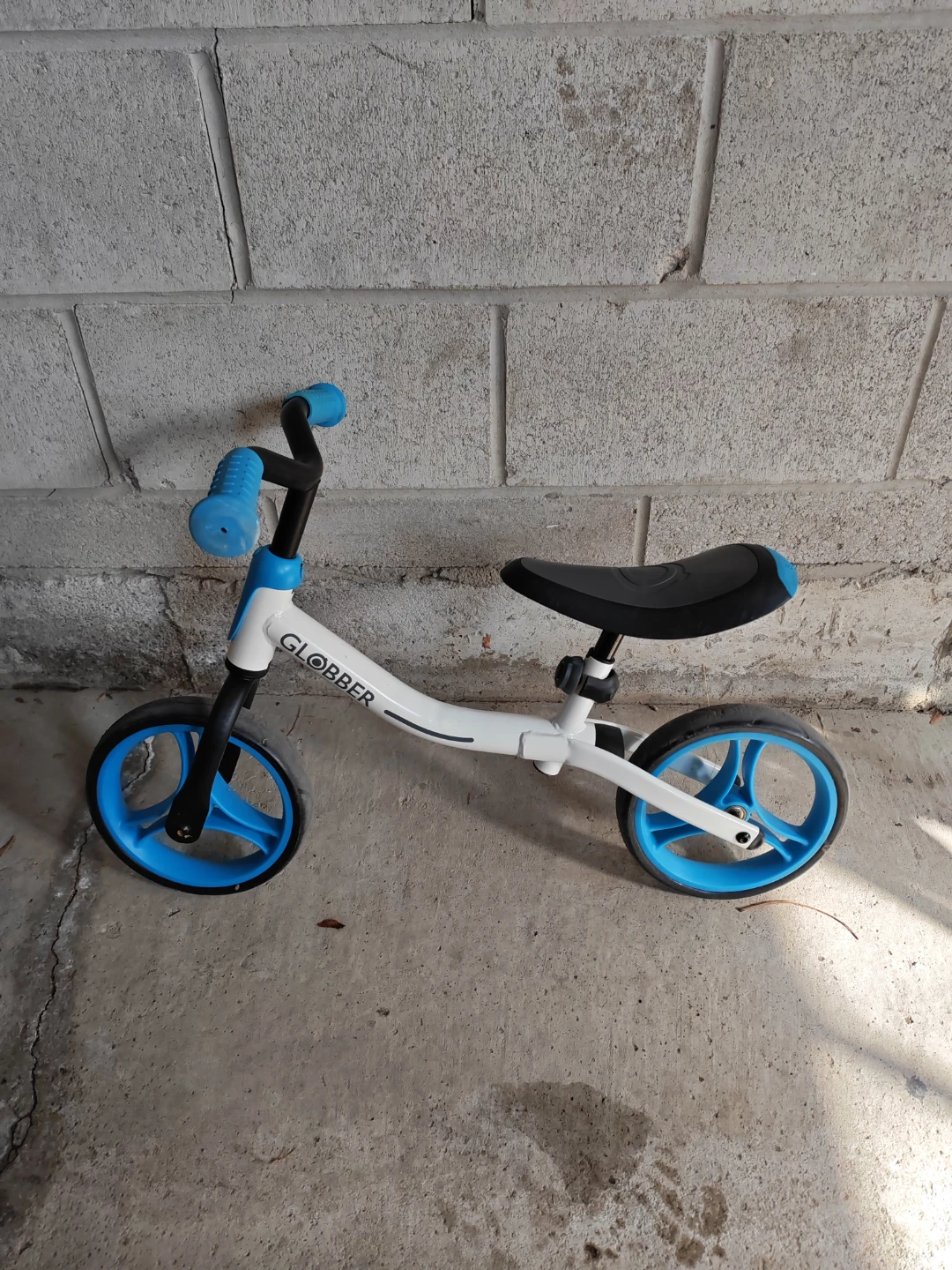 Globber Balance Bike - White & Blue