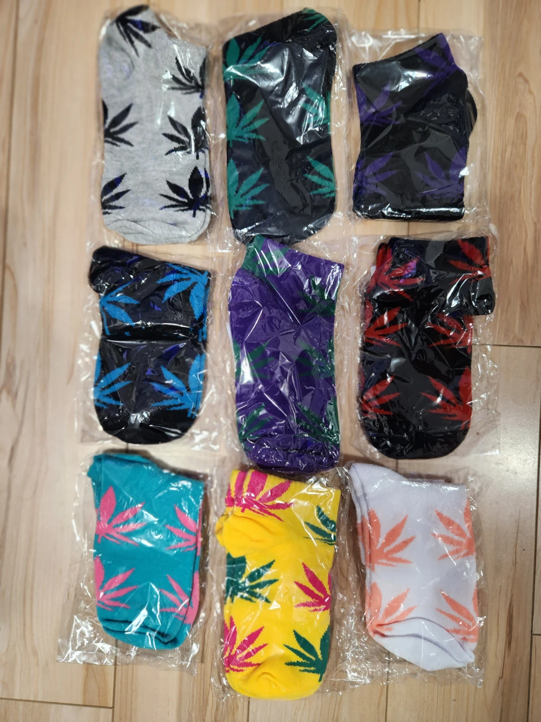 Assorted Leaf Pattern Socks, New