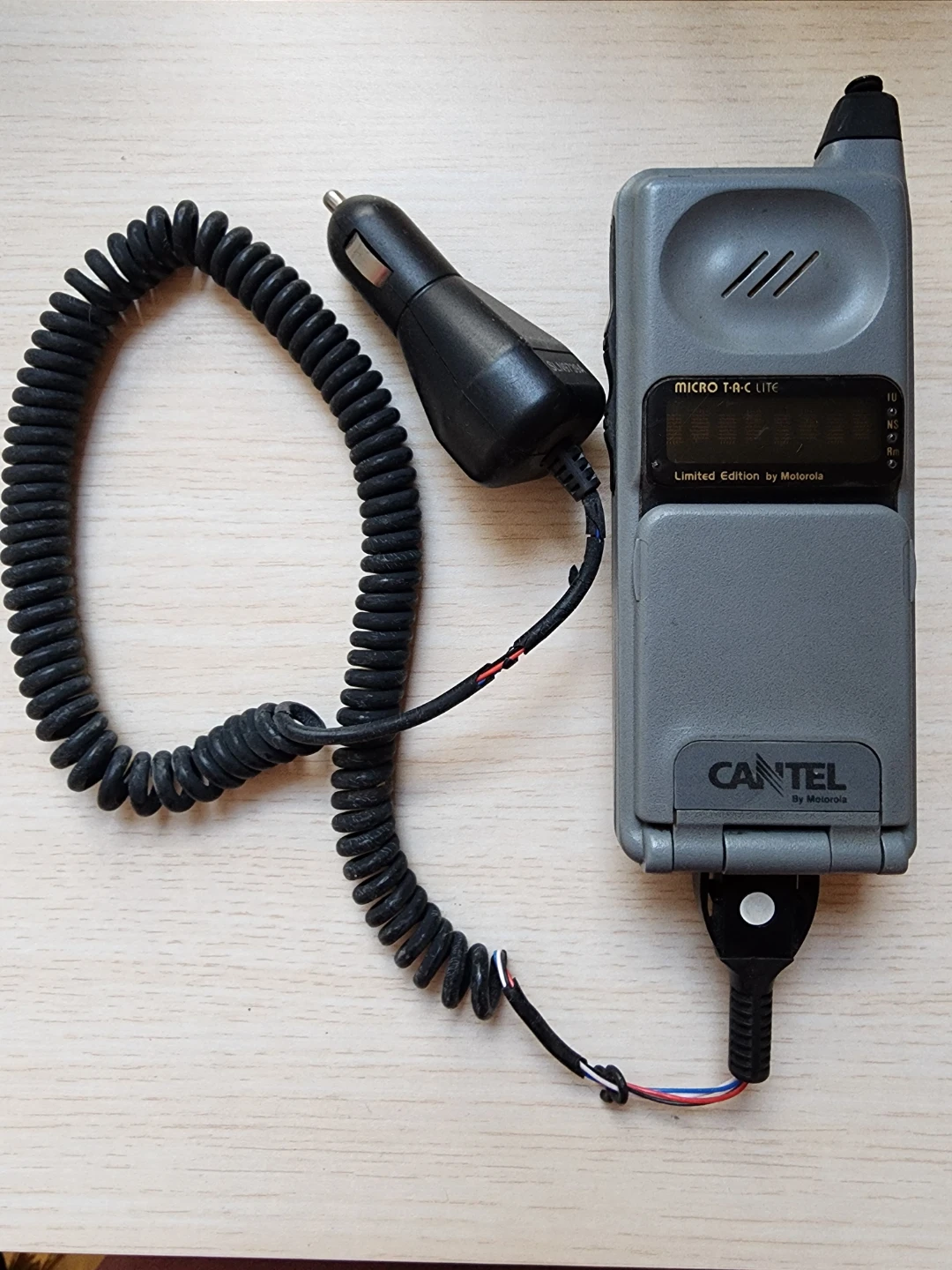 Vintage Motorola Micro T-A-C Lite Cell Phone - photo 4