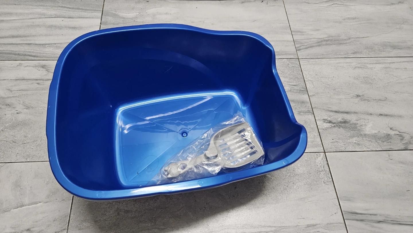 Plastic Cat Litter Box with Scoop