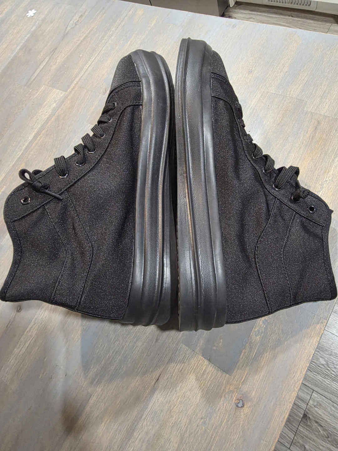 Brand new Unisex High Top Sneakers - Size 46 - photo 3