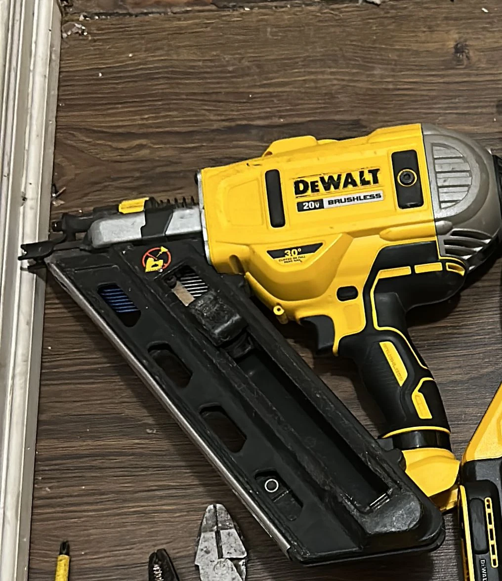 DEWALT 20V Brushless Cordless Brad Nailer