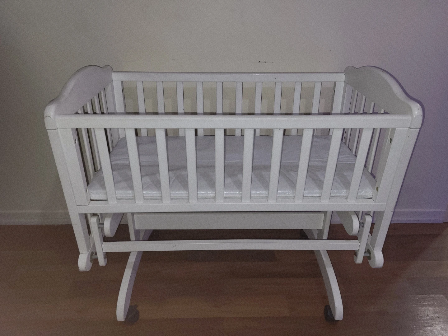 White Baby Crib - photo 2