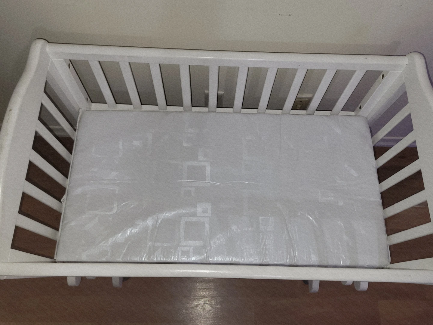 White Baby Crib - photo 3