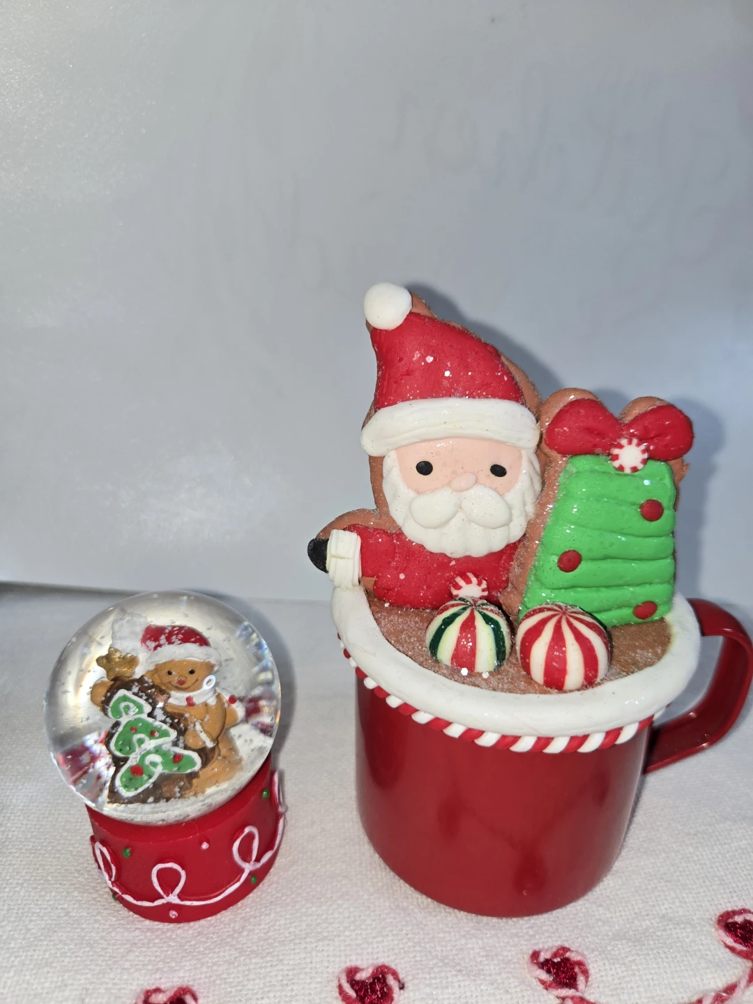 Christmas Snow Globe and Santa Mug Decoration