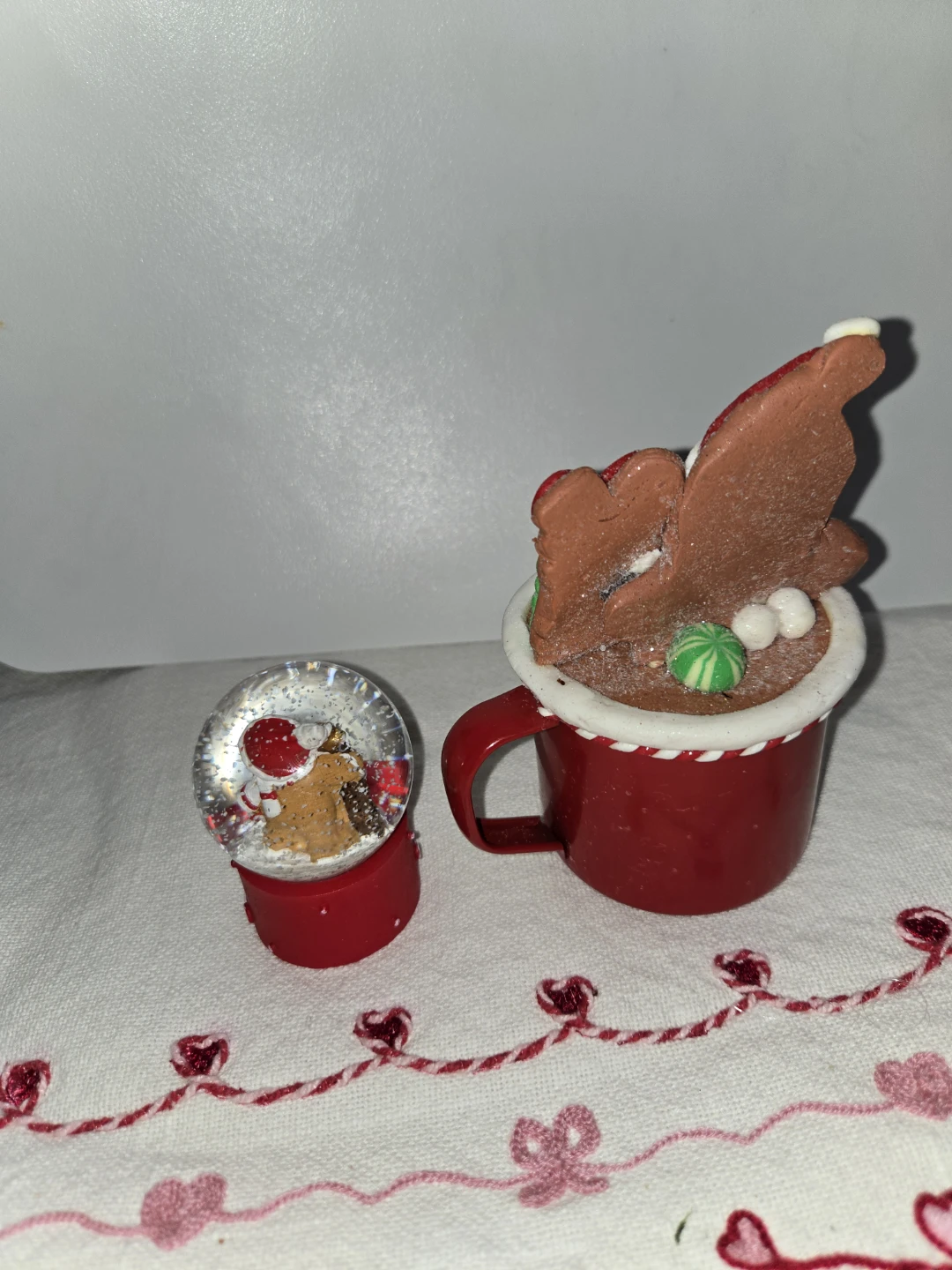Christmas Snow Globe and Santa Mug Decoration - photo 2