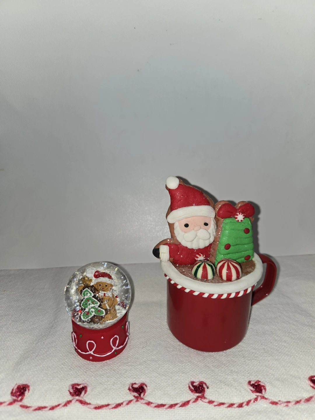 Christmas Snow Globe and Santa Mug Decoration - photo 4