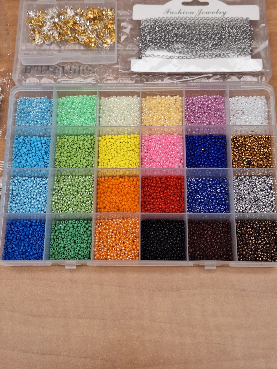 Jewllery Bead Crafting Kit with chains &  metal pieces - photo 2