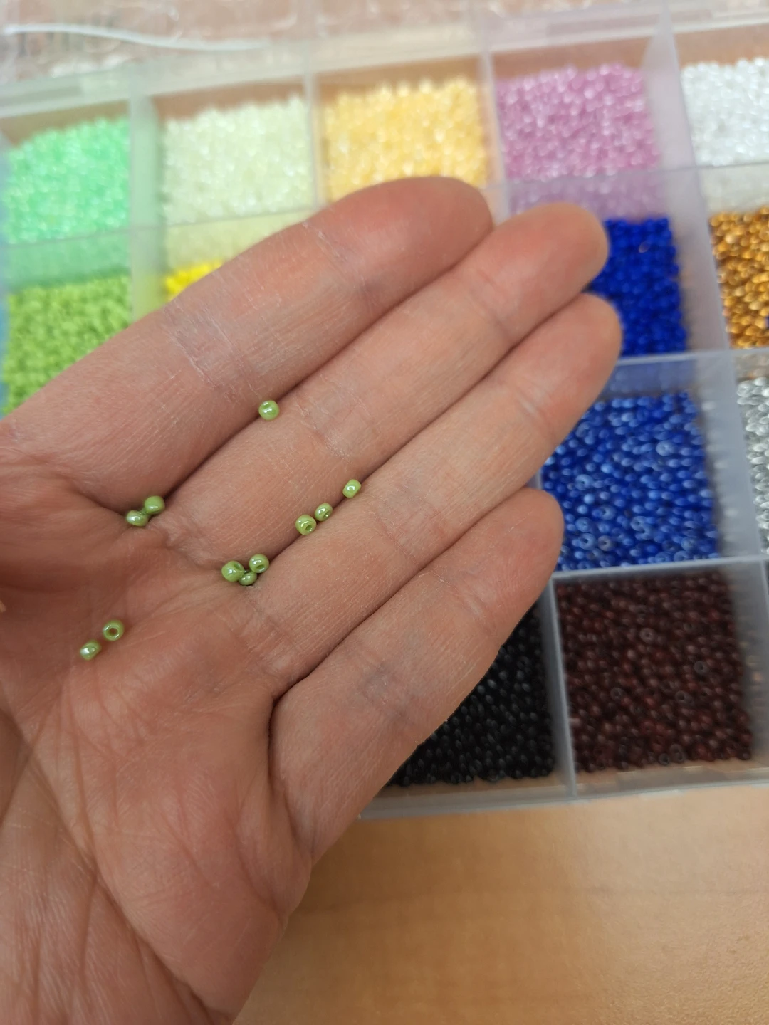 Jewllery Bead Crafting Kit with chains &  metal pieces - photo 4