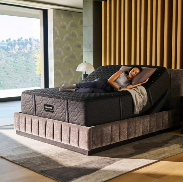 Brand New Mattress Queen Size Beautyrest Black Hybrid Medium