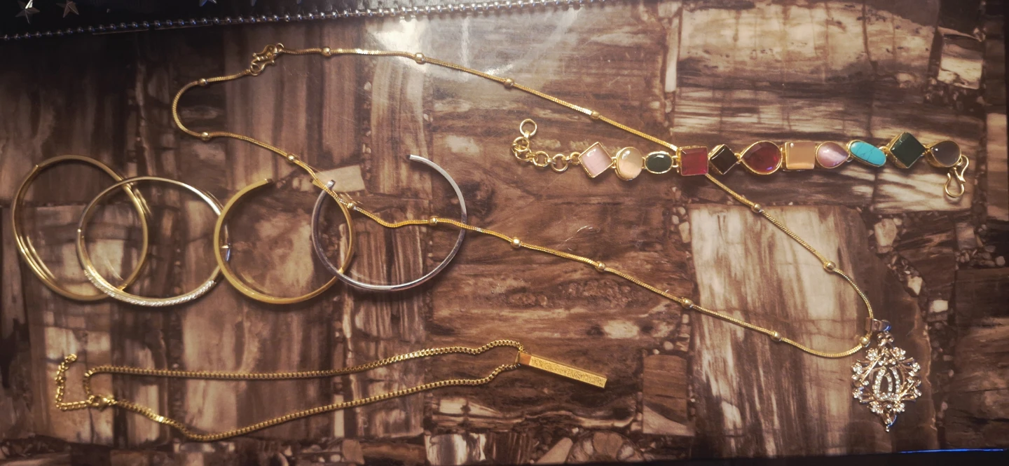 Set of women's jewellery