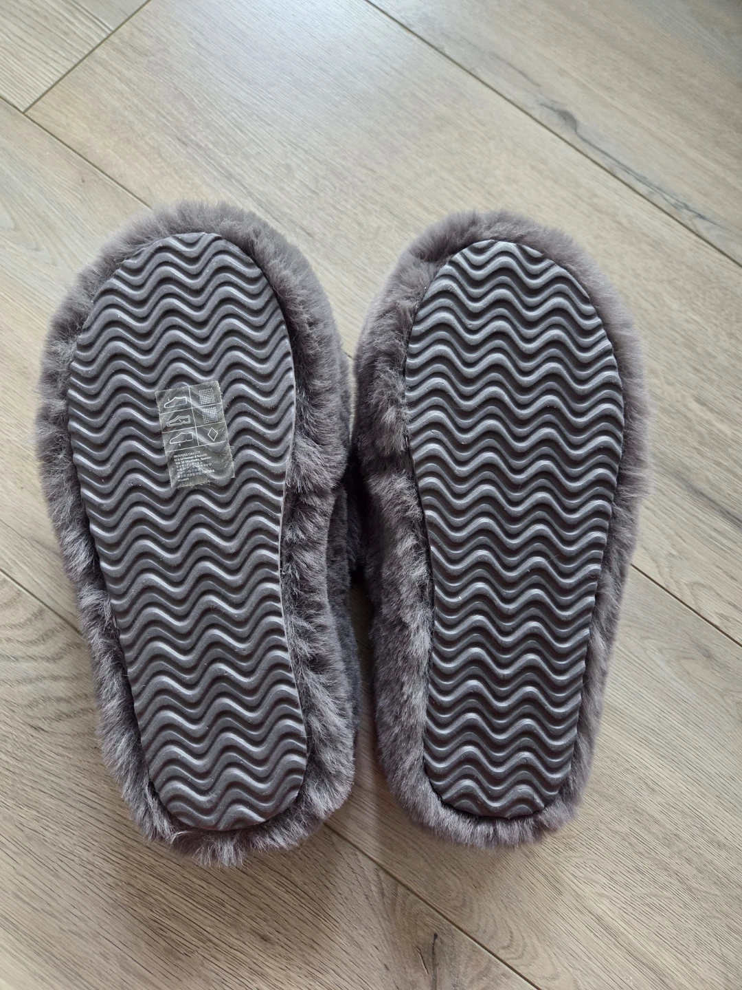 H&M Chunky Grey Faux Fur Slippers - photo 4
