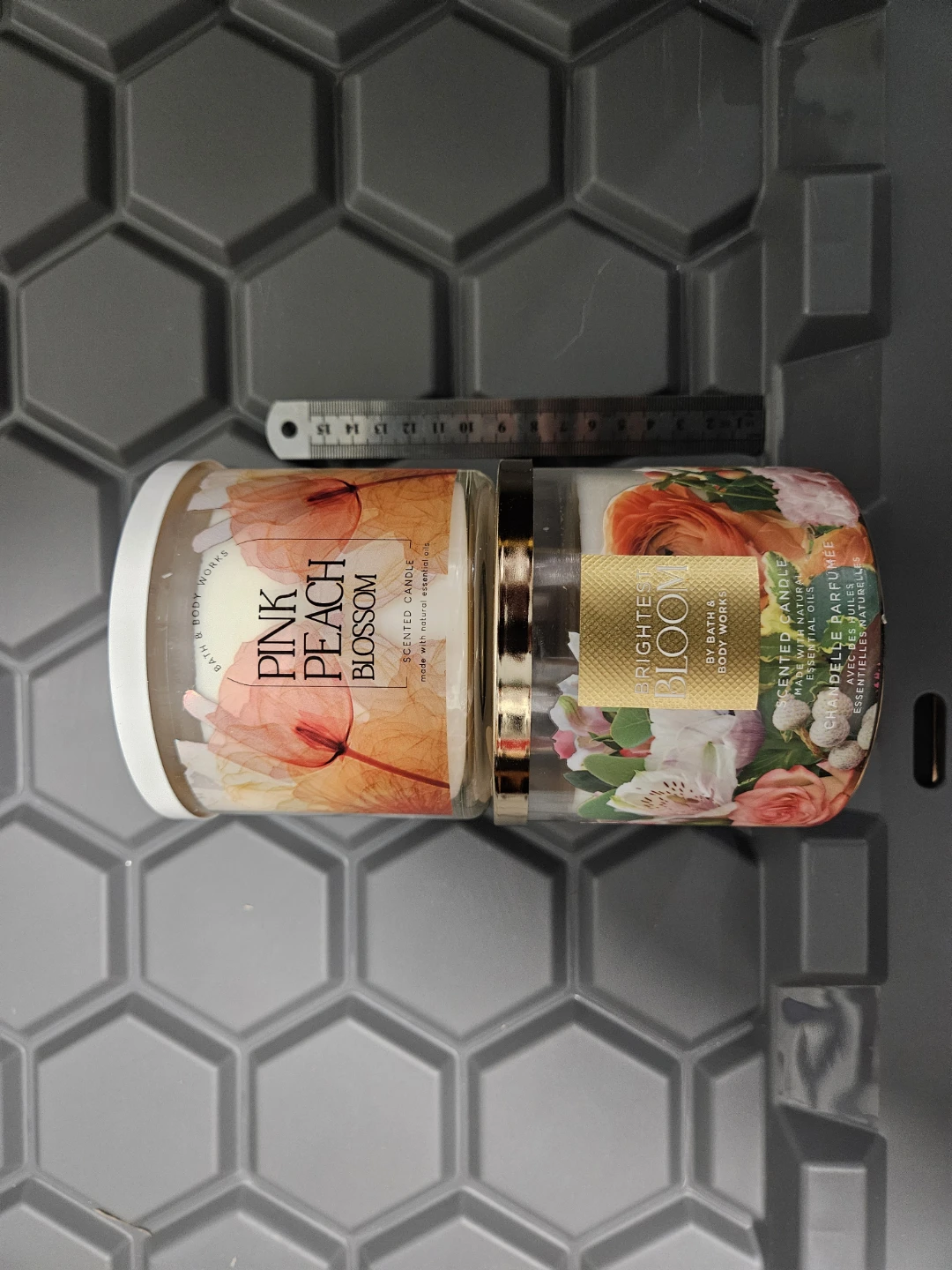 Bath & Body Works Scented Candles - NEW! - photo 4