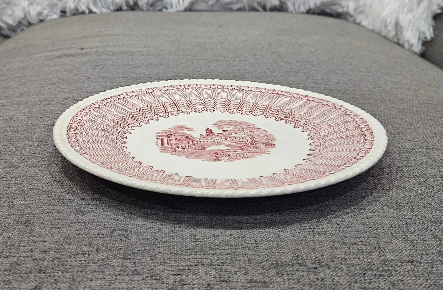 Vintage Red & White Decorative Plate - 8 Inches - photo 2