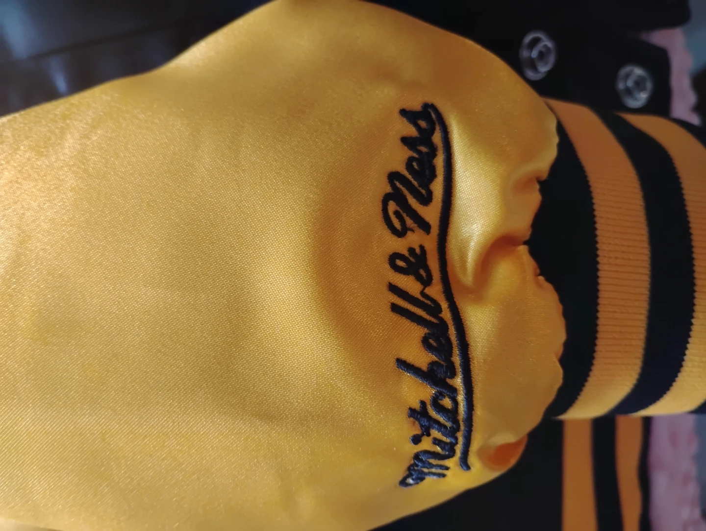 Vancouver Canucks Mitchell & Ness Satin Jacket - photo 2