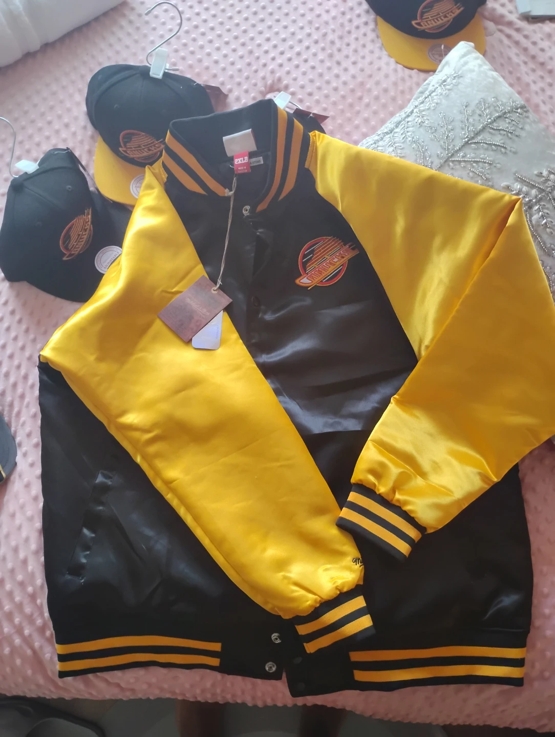 Vancouver Canucks Mitchell & Ness Satin Jacket - photo 3