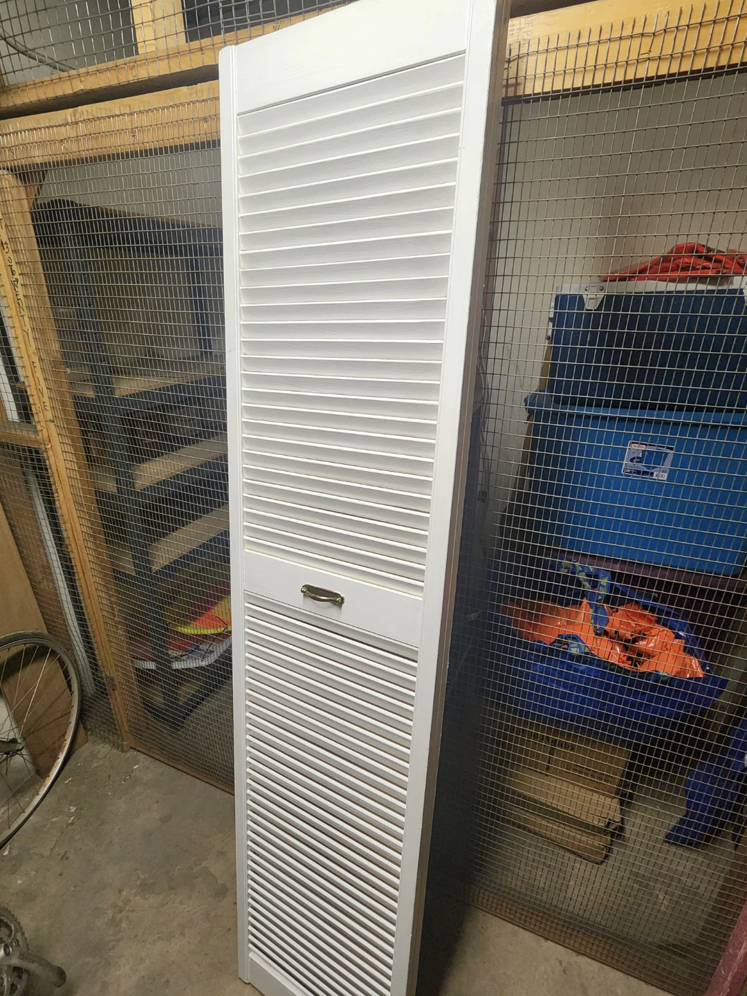 White Louvered Bi-Fold Door - photo 2
