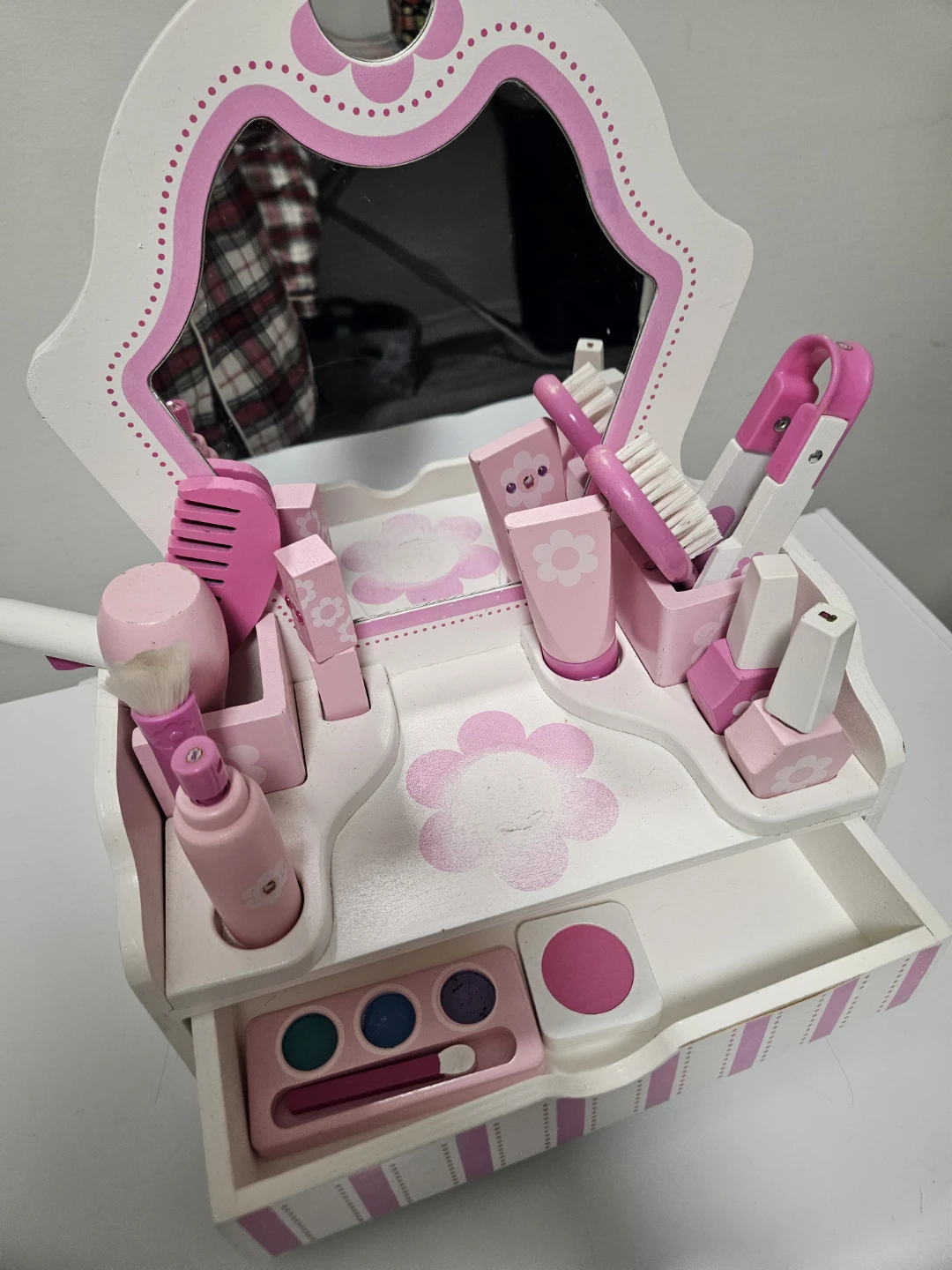 Melissa & Doug Wooden Beauty Salon Play Set - photo 4