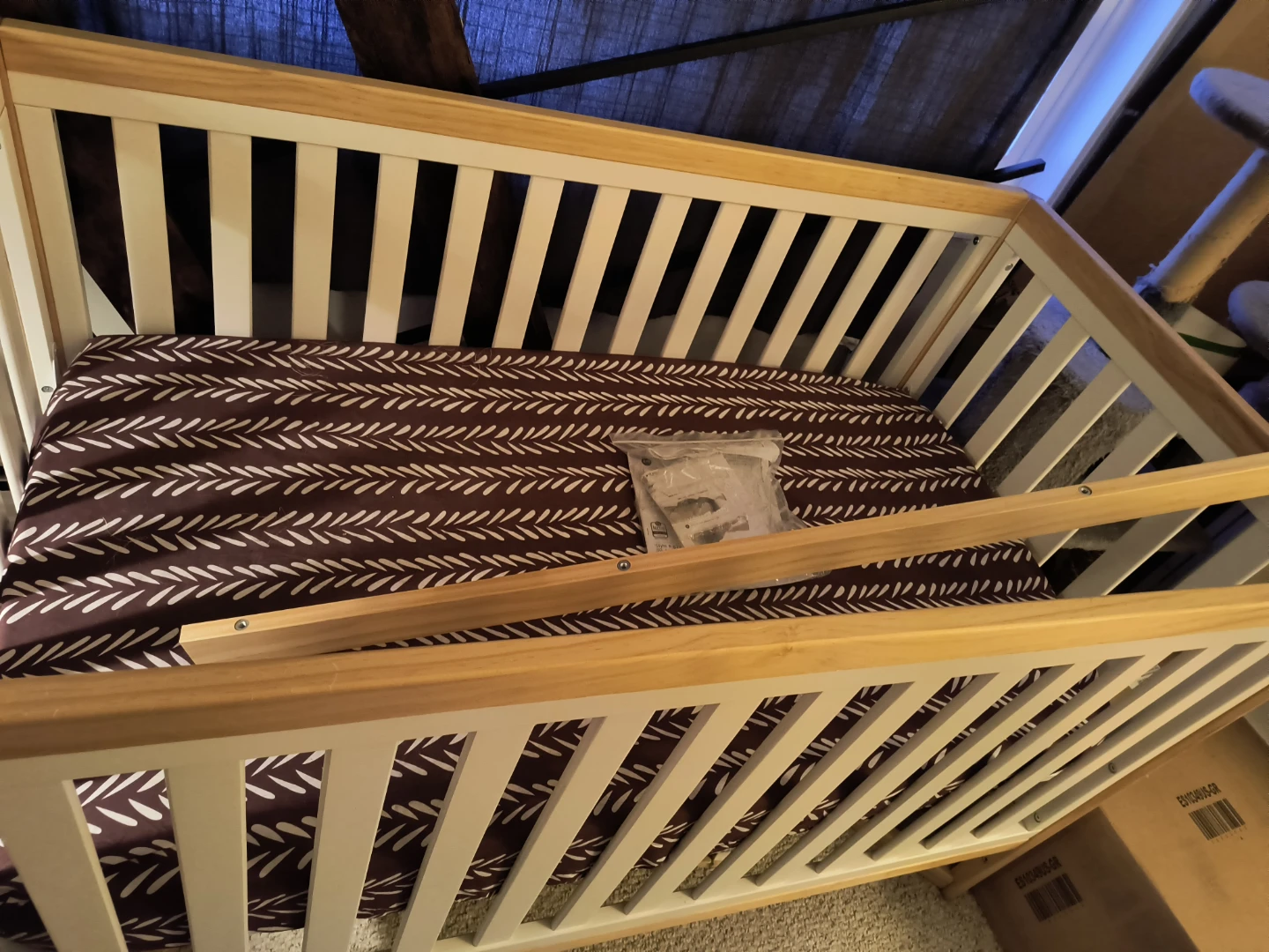 Convertible Baby Crib - White & Wood - photo 4