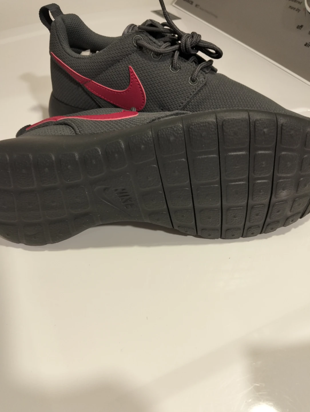 Nike Roshe One Shoes - Grey & Pink - photo 3