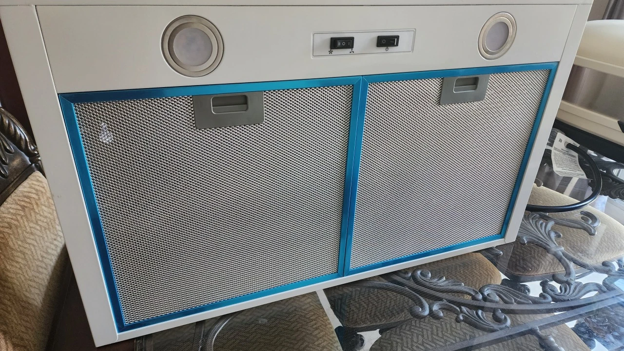 White Range Hood with Aluminum Filters - photo 3
