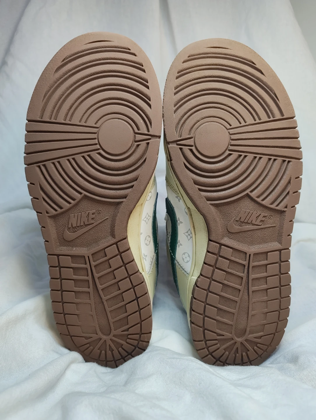 Nike Dunk Low Louis Vuitton Custom Shoes - US 8 - photo 3