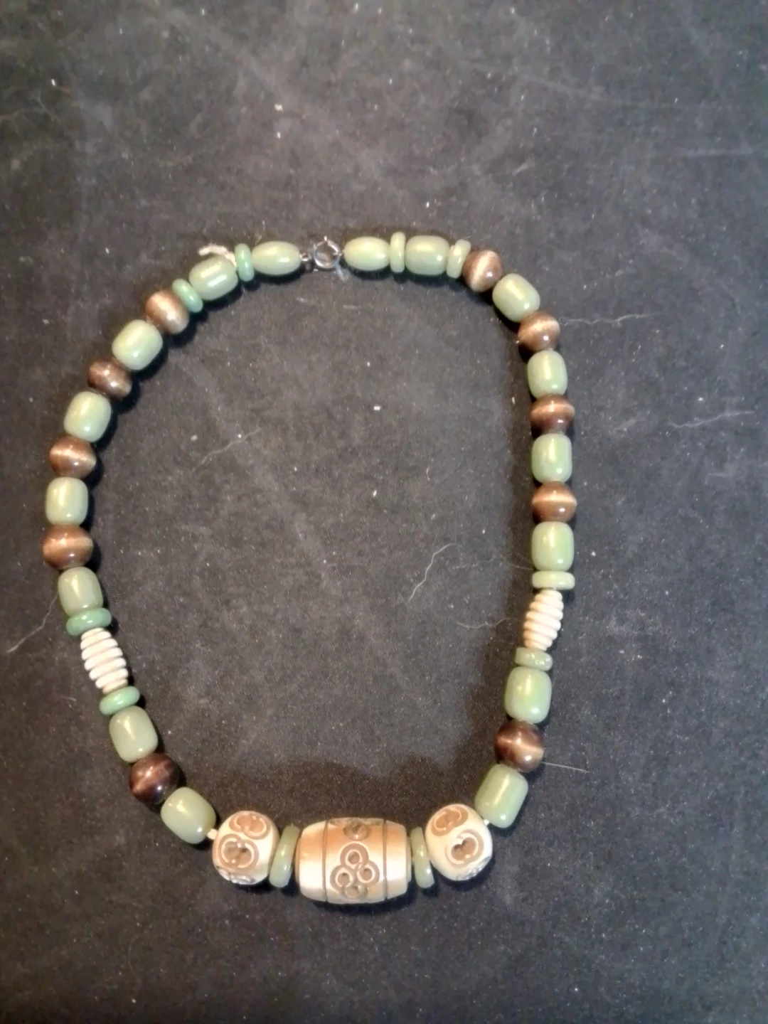 Exquisite Vintage, Jade, Bone, Bakelite, Carved Nut Bead - photo 2
