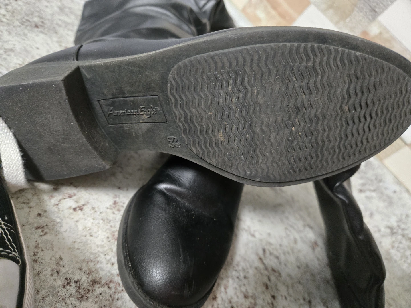 Converse Sneakers & American Eagle Boots - photo 4