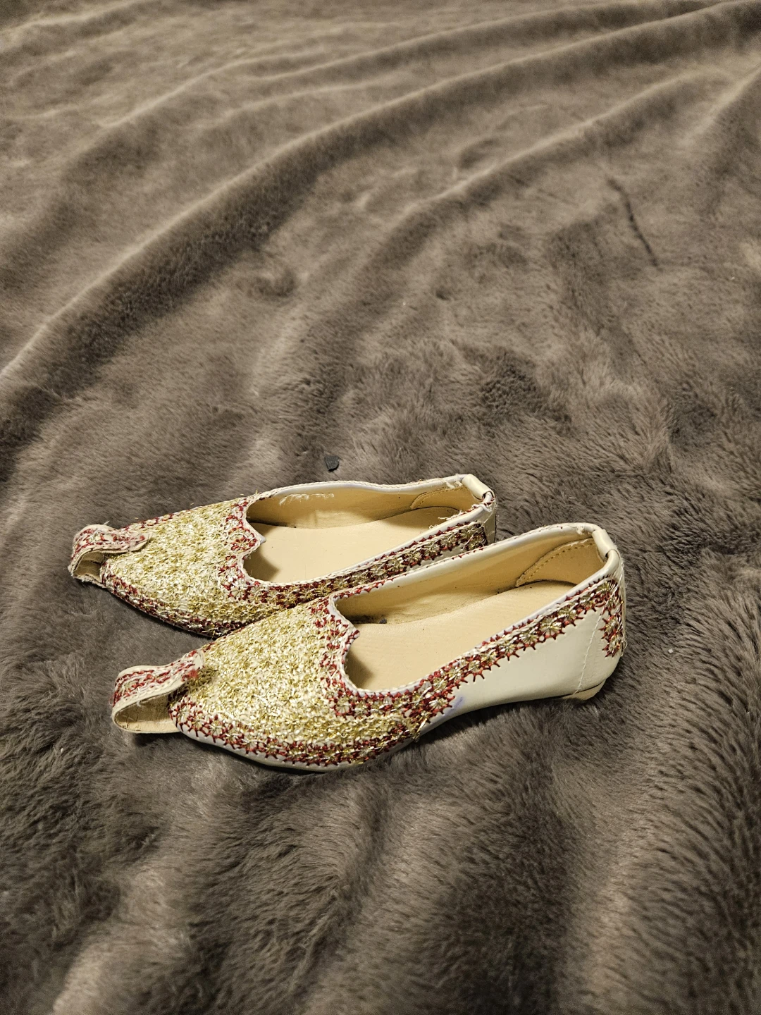 Indian Gold & Red Embellished Shoes - Size 5 - photo 3