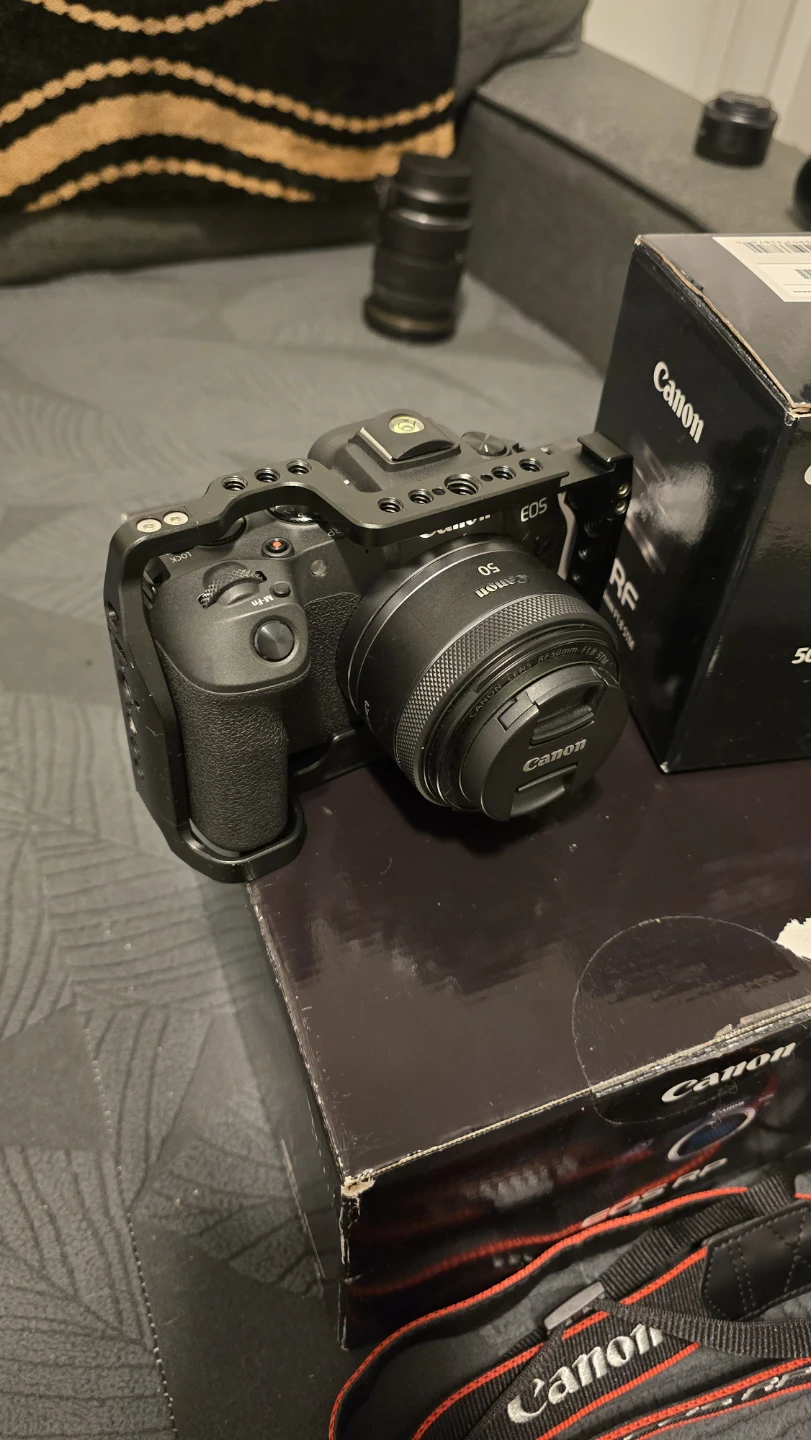 Canon EOS RP Camera with RF 50mm F1.8 STM Lens - photo 4