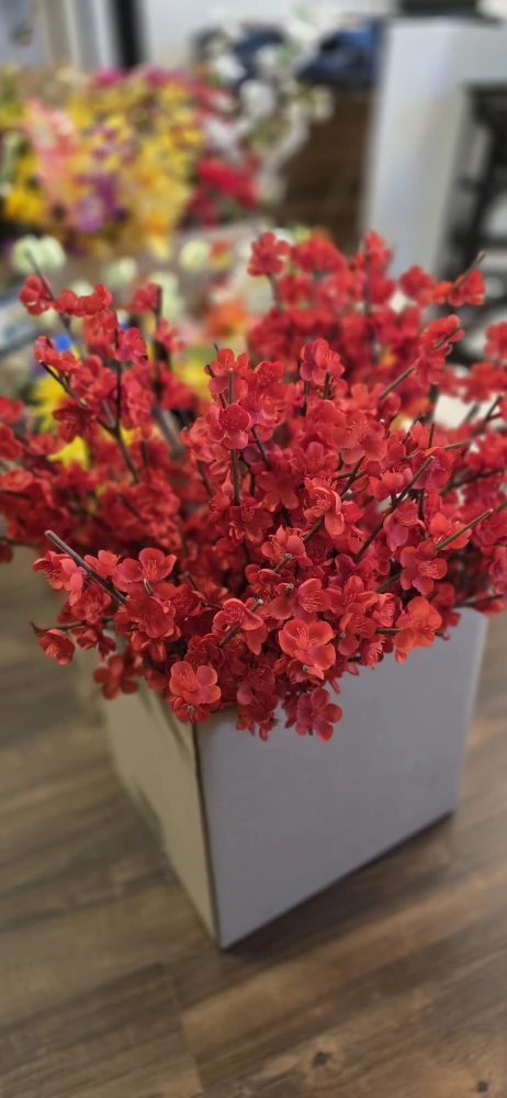 3 boxes of assorted artificial flowers - photo 4